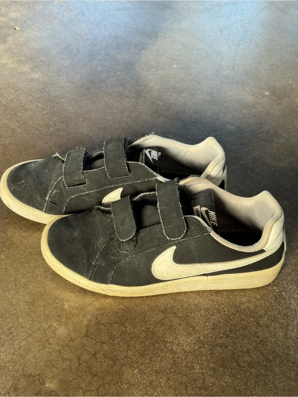 Nike Kids Velcro Sneakers - Black & White